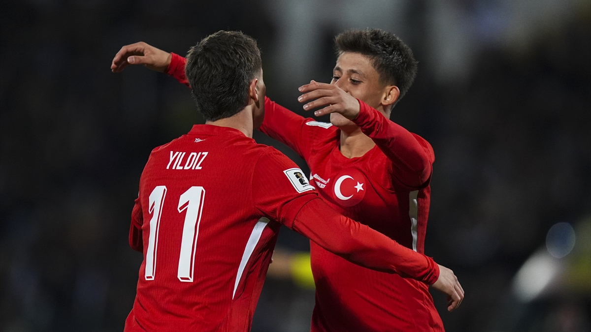 2 futbolcunun performansı Avrupa’da gündem oldu