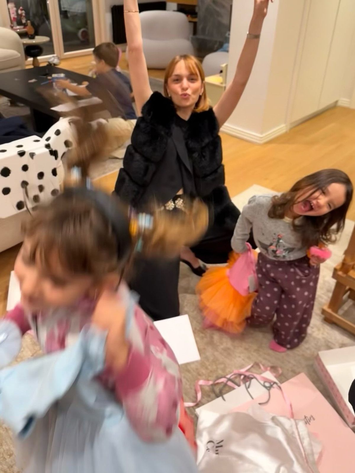 Seda Bakan’ın 40. Yaş Günü: Aile ve Arkadaşların Gövde Gösterisi