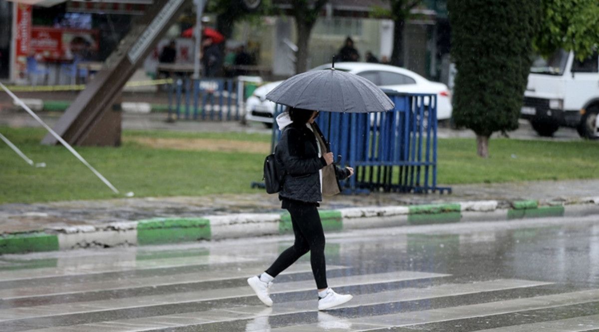 Türkiye Genelinde Yağışlar Yoğunlaşıyor: Sıcaklıklar Düşüşe Geçiyor ve Kuvvetli Sağanaklar Uyarısı