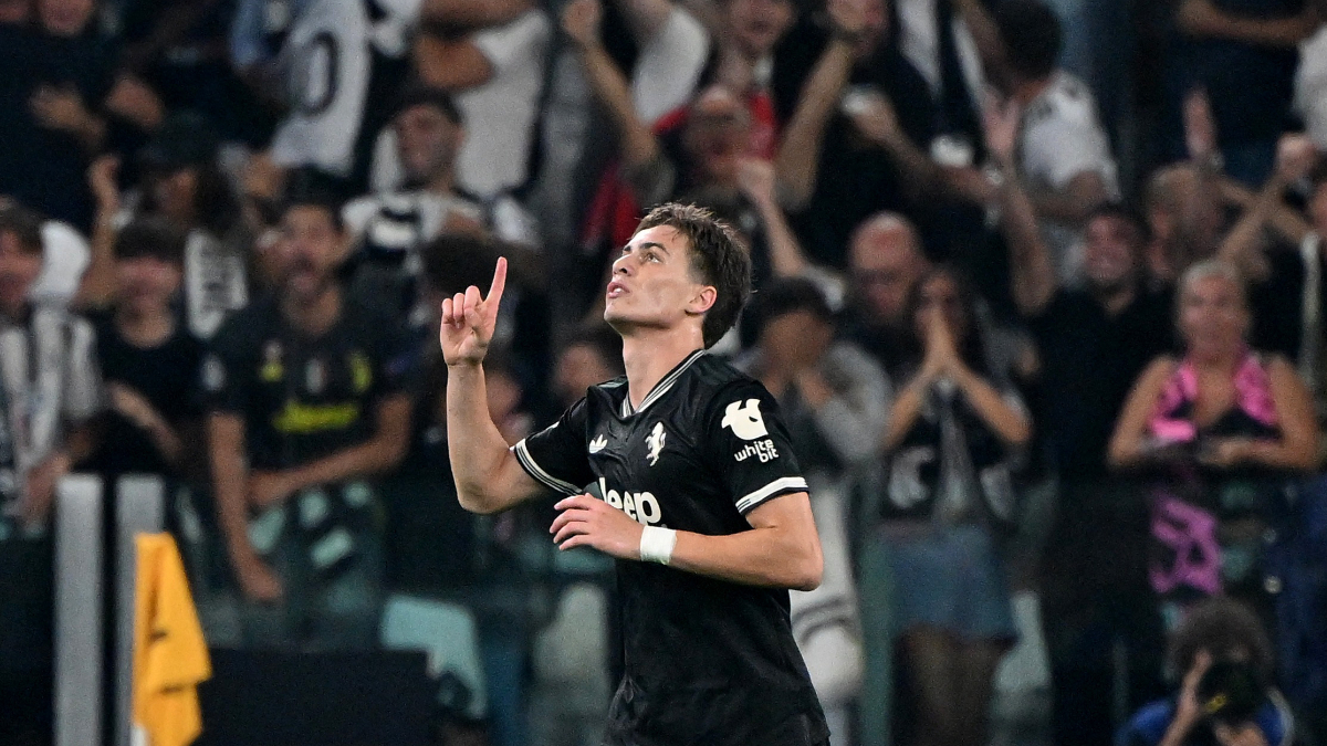 Türk futbol tarihinin en değerli ismi oldu