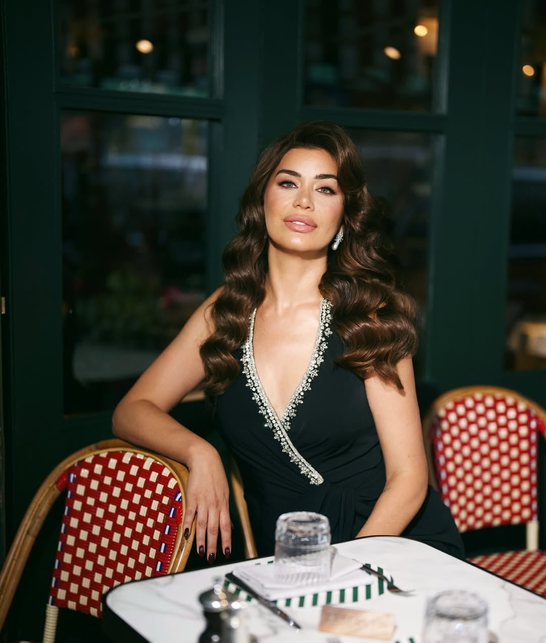 Ebru Şancı: Gelinlik Tasarımıyla Yeni Bir Kariyer Yolculuğu ve Lüks Piyasadaki Güncel Fiyatlar