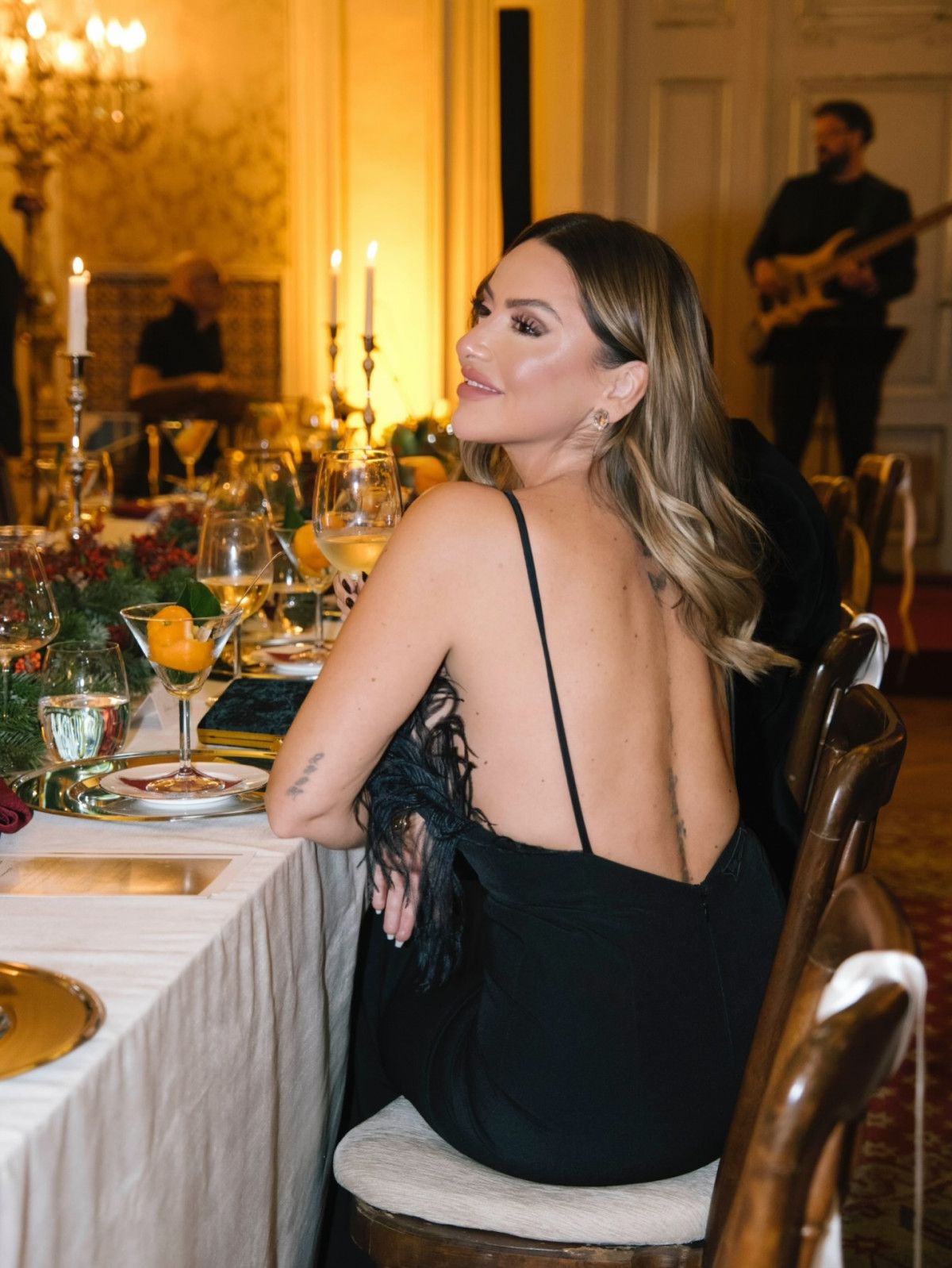 Hadise: Sahneden Uzakta Dinlenirken Sosyal Medyada Gündemde