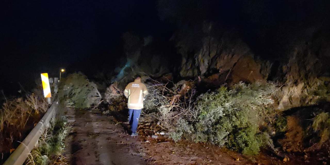 Beyaz Kayalar’daki Yamaç Çöküşü Sonrası Yol Güvenliği Sağlandı