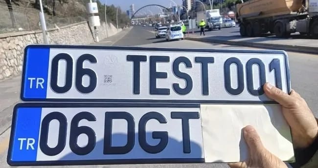 Yeni Trafik Düzenlemeleri: APP Plaka, Multimedya Ekranlar ve Cezalarda Köklü Değişiklikler