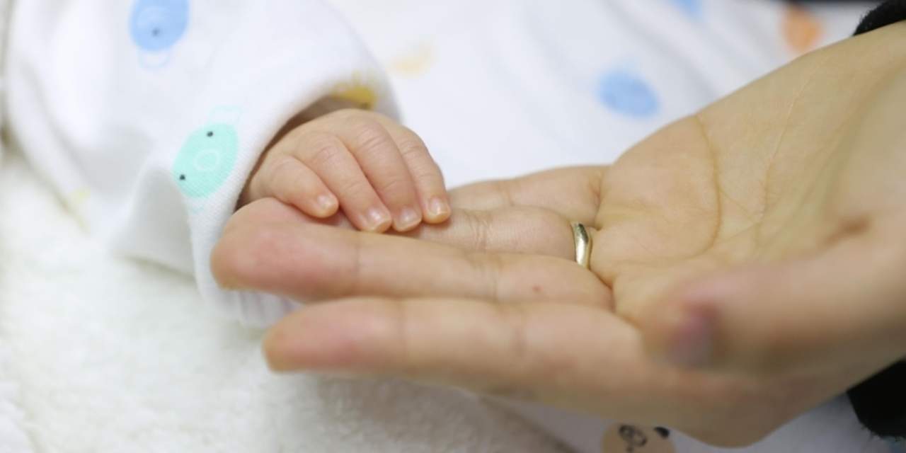 Anneler için yeni destek paketi: Rapor parası, doğum yardımı ve yarı zamanlı çalışmalarla artışlar