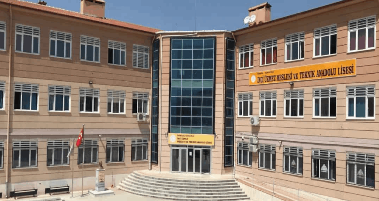 Felsefe öğretmeni Atatürk’e ağzına geleni saymış!