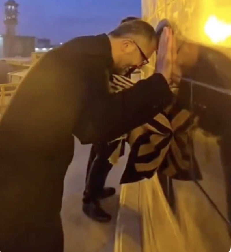 İran Halkı Hamaney’in Ölümünü Şu Anda Kutluyor: Sokaklar ve Mezar İle İlgili Haberler