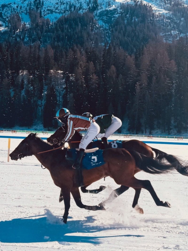 Yağmur Tanrısevsin Kış Tatilinde St. Moritz’de Sıcacık Anlar Yaşadı