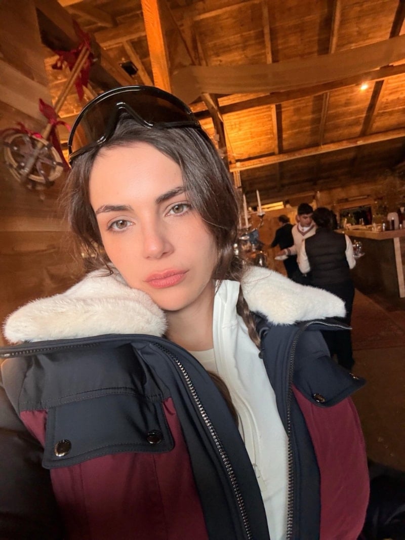 Yağmur Tanrısevsin Kış Tatilinde St. Moritz’de Sıcacık Anlar Yaşadı