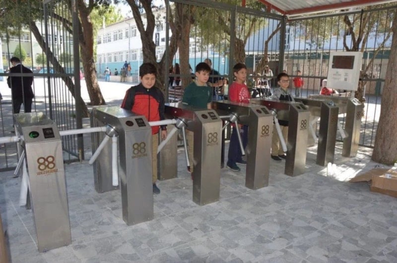 Okul Güvenliğinde Yeni Tedbirler: Turnike ve Güvenlik Önlemleri Uygulama Aşamasında