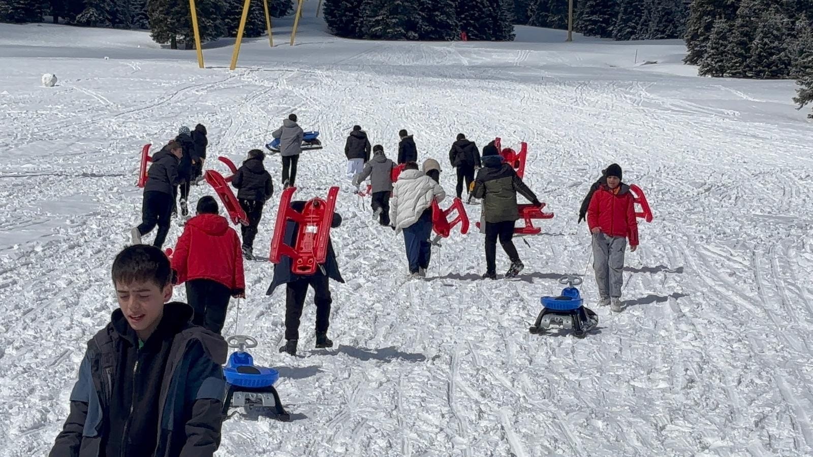 Uludağ’da Nisan Karı: Pistler Boş, Konaklamalar Zamanla Düşüyor