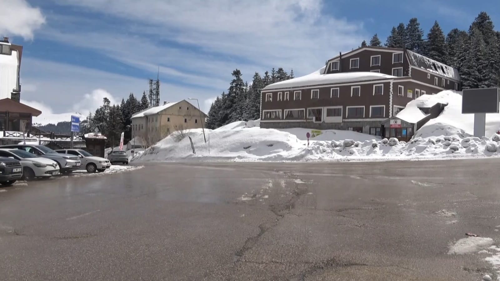 Uludağ’da Nisan Karı: Pistler Boş, Konaklamalar Zamanla Düşüyor